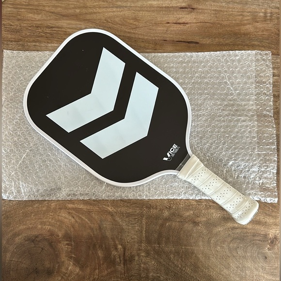 Vice Versa Pro 1 White Pickleball Paddles - Picture 3 of 3